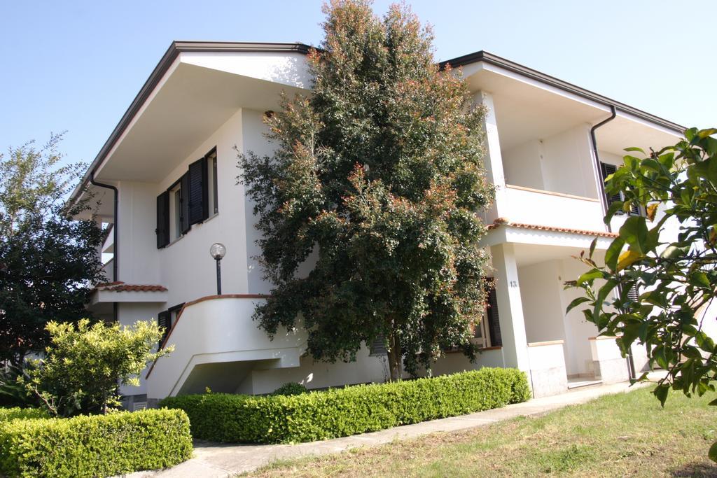 Aparthotel Happy Days Capo Vaticano Exterior foto
