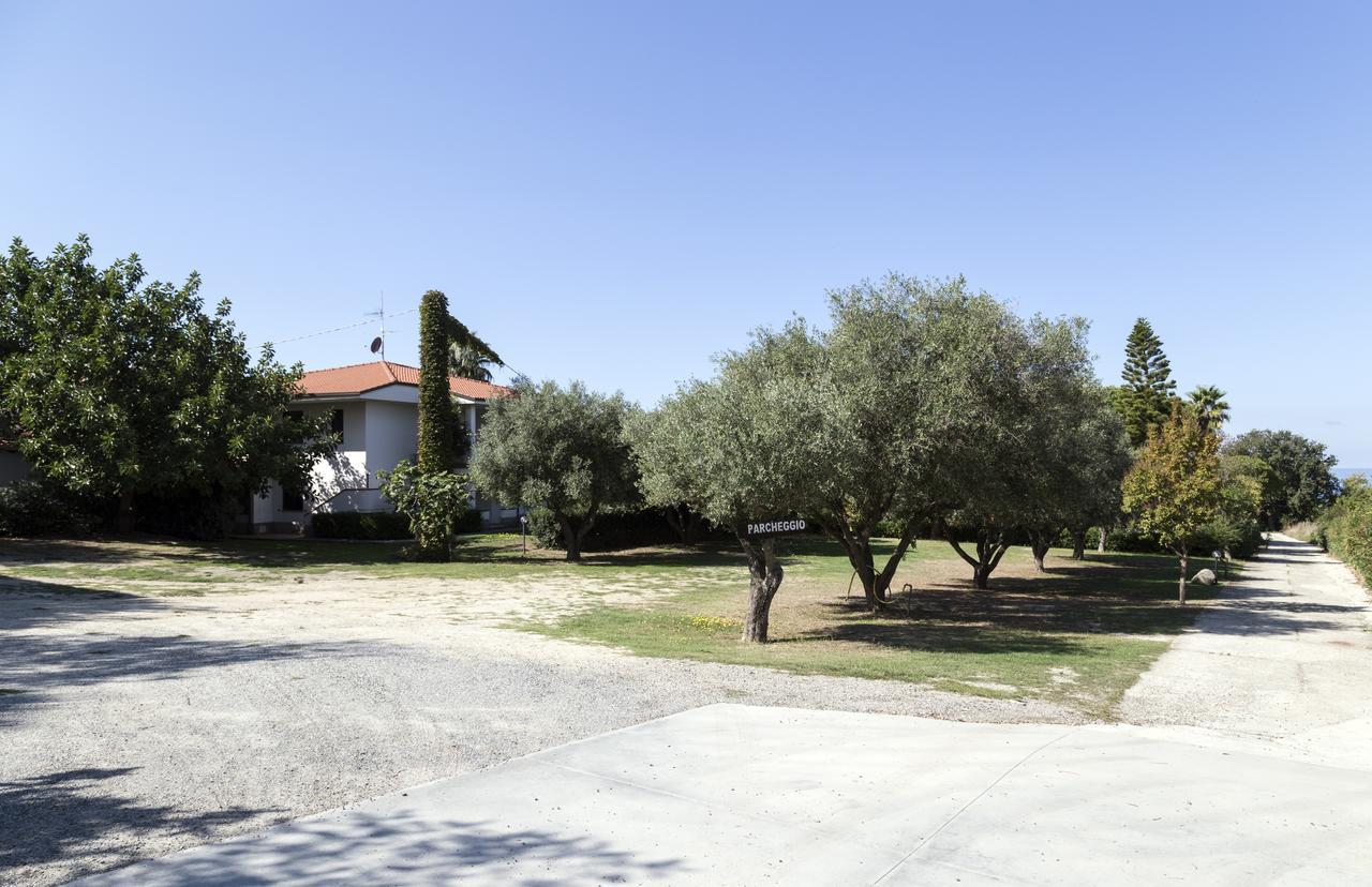 Aparthotel Happy Days Capo Vaticano Exterior foto
