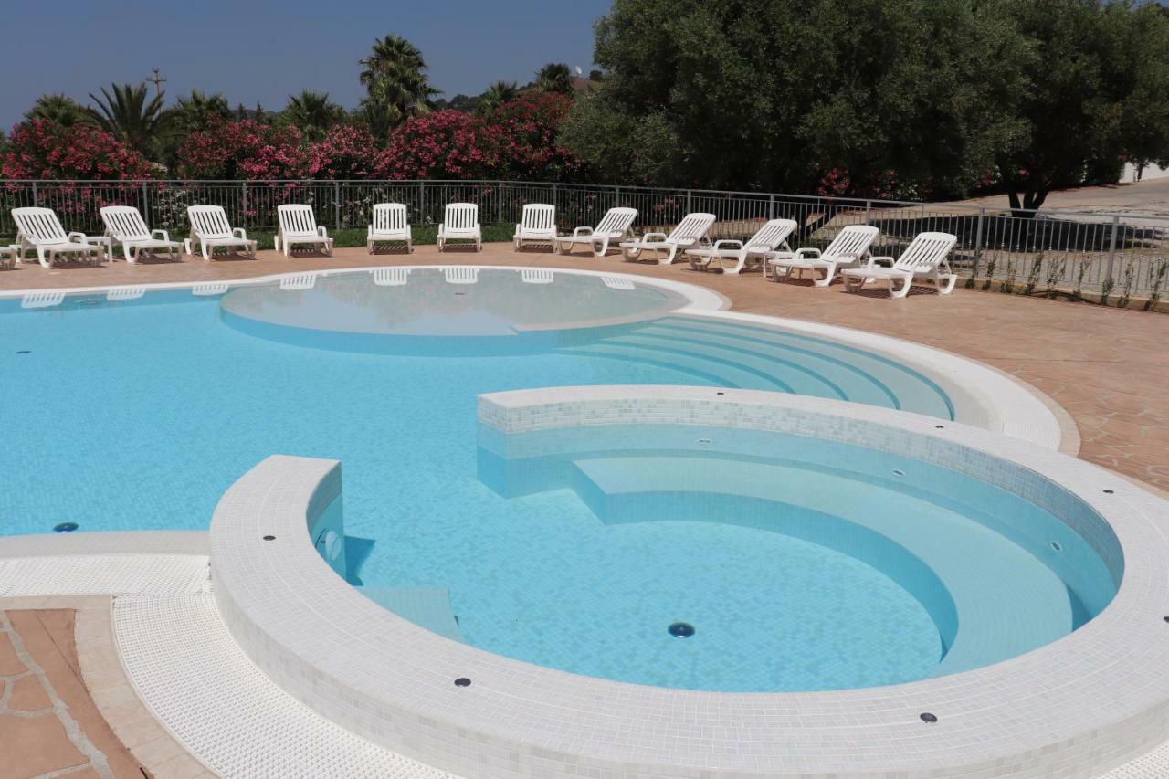 Aparthotel Happy Days Capo Vaticano Exterior foto
