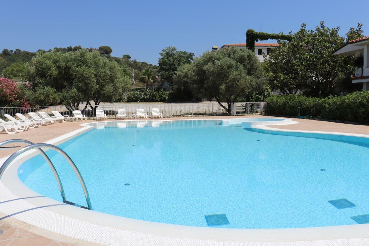 Aparthotel Happy Days Capo Vaticano Exterior foto