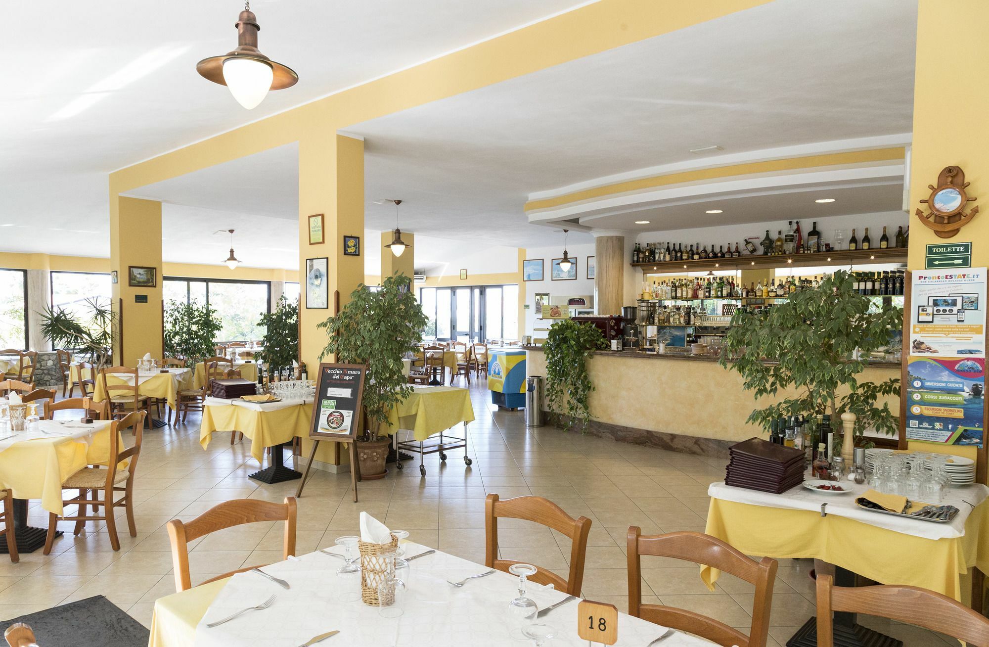Aparthotel Happy Days Capo Vaticano Exterior foto