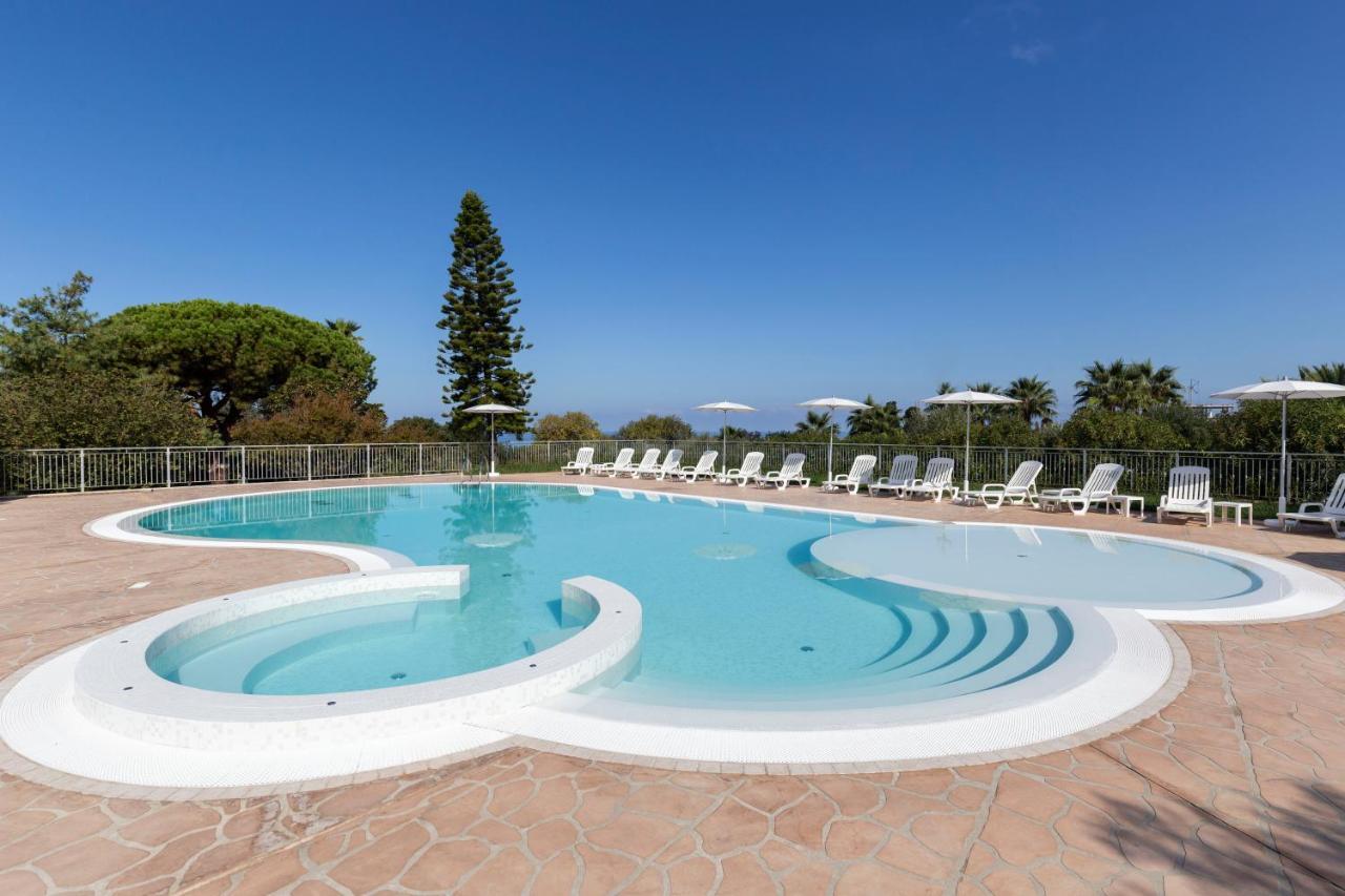 Aparthotel Happy Days Capo Vaticano Exterior foto