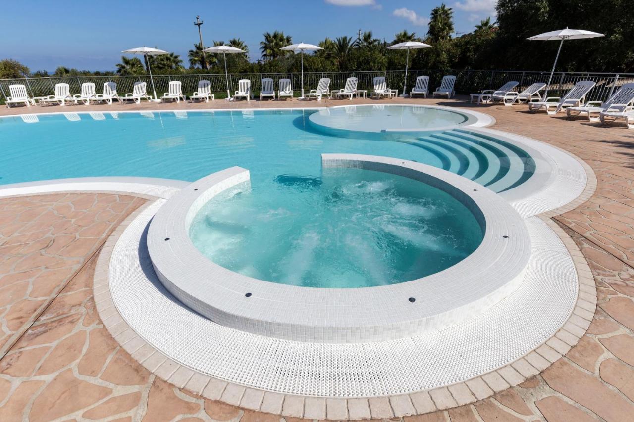 Aparthotel Happy Days Capo Vaticano Exterior foto